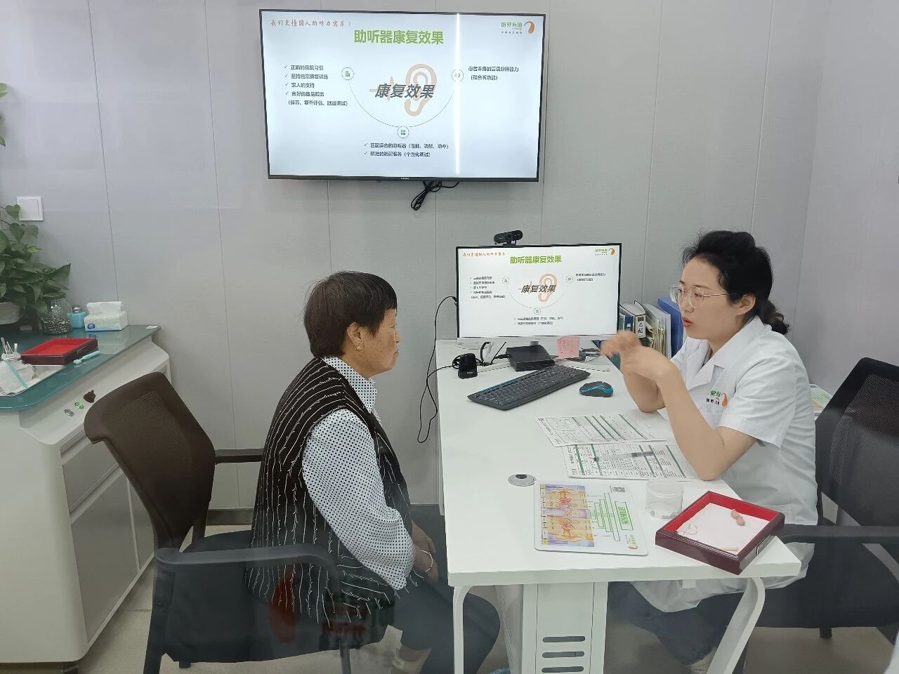 世卫组织权威证实：听力下降不干预，大脑会加速衰老，痴呆风险显著升高